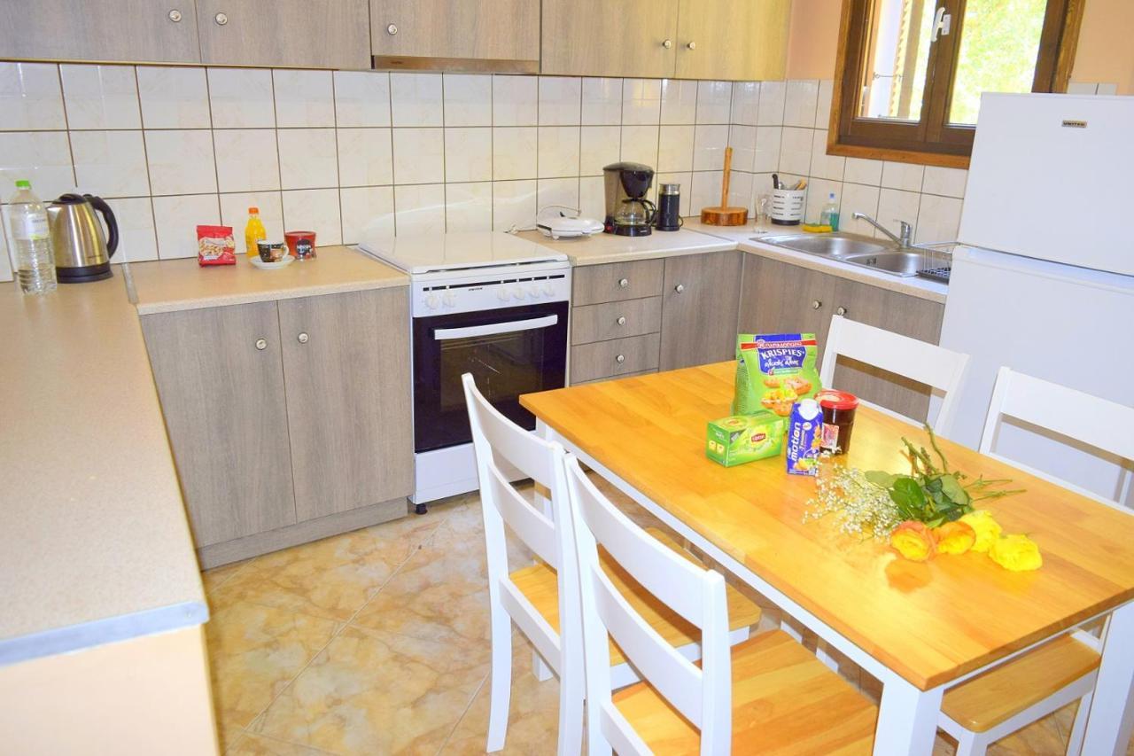 Dourios Ippos Apartments Frikes المظهر الخارجي الصورة